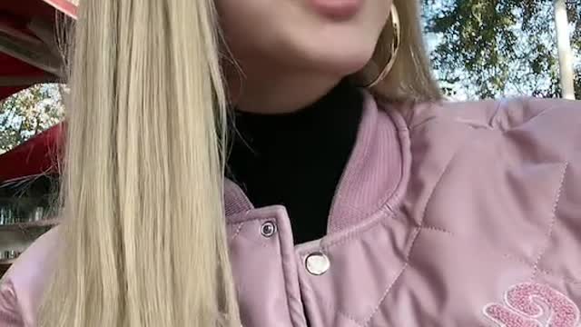 Elsa Jean 😳
