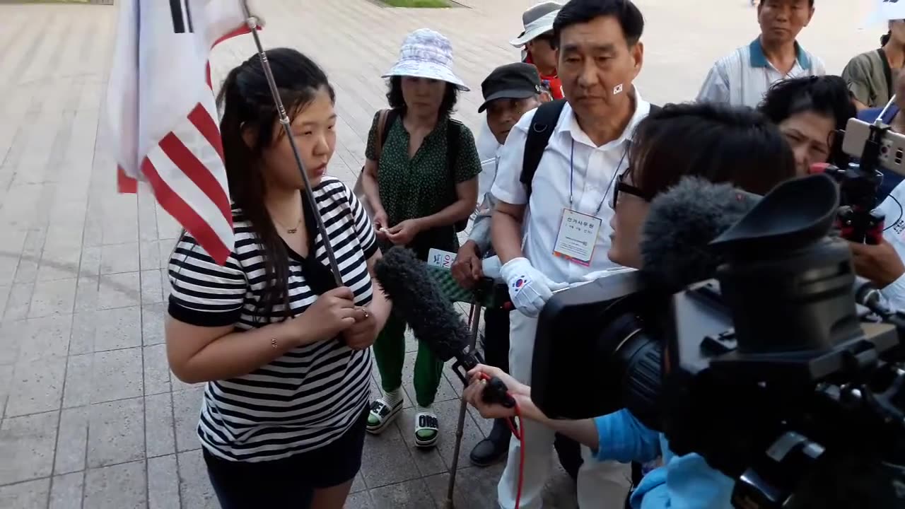 20180602_V3_S01(f8DkbyYaCGk)애국소녀 영국 BBC 방송 인터뷰 _ 자유를 김정으니한테 빼앗길수는 없읍니다_