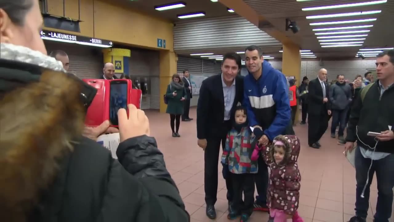 Justin Trudeau surprises Montreal commuters