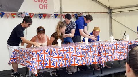 Quickie Clips: Something Different... Man Vs Food CAKE OFF | Great British Food Festival Knebworth