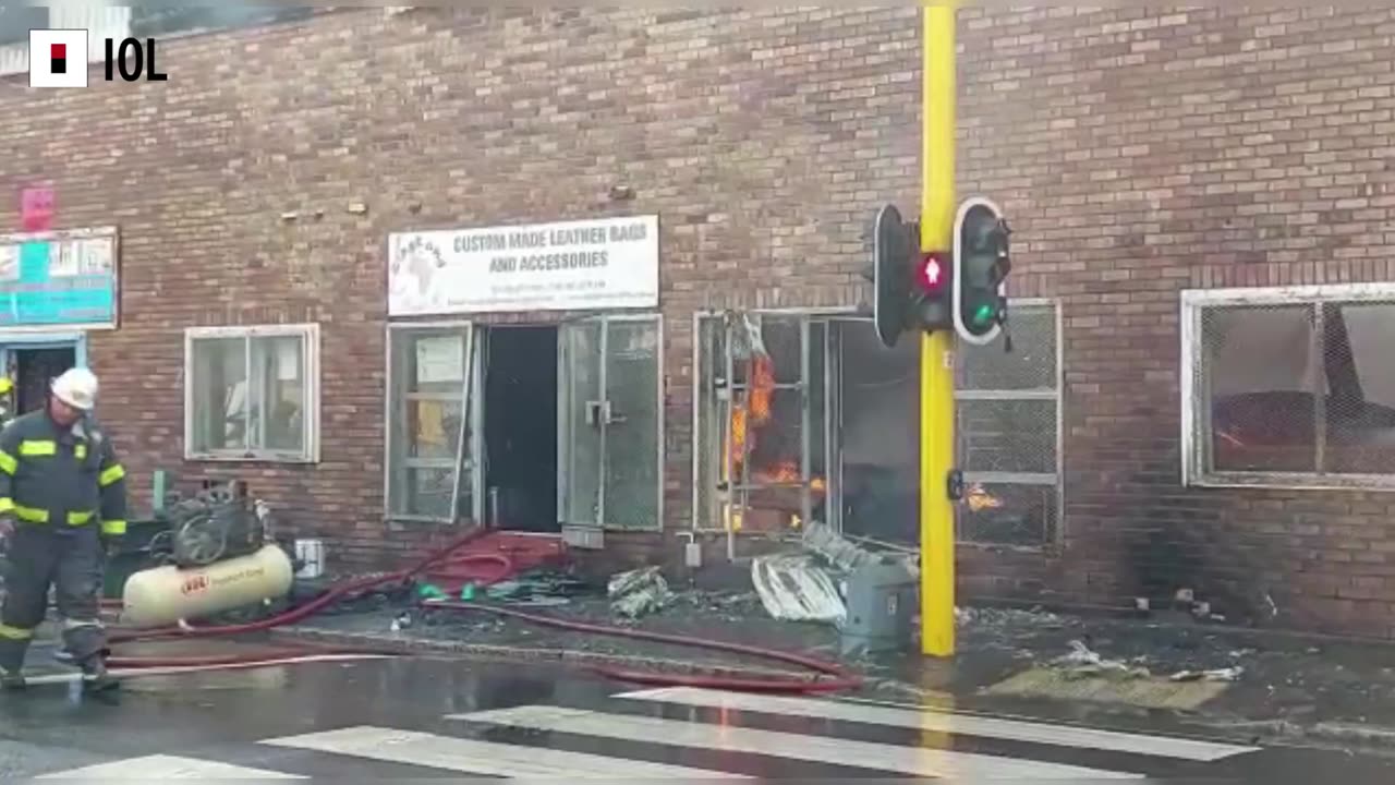 Watch: Building alight in Albert Road, Woodstock, Cape Town