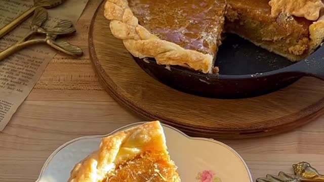 Pumpkin Pie Cheesecake w a thin sugar coating & homemade pie crust ⏲🎞