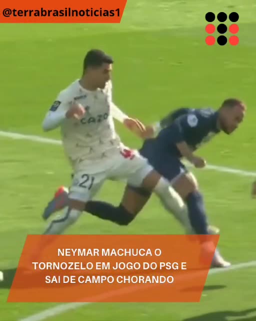Neymar machuca o tornozelo em jogo do PSG e sai de campo chorando