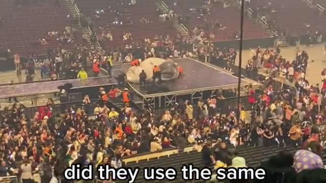 did they use the same moon from The Weekend'sconcert