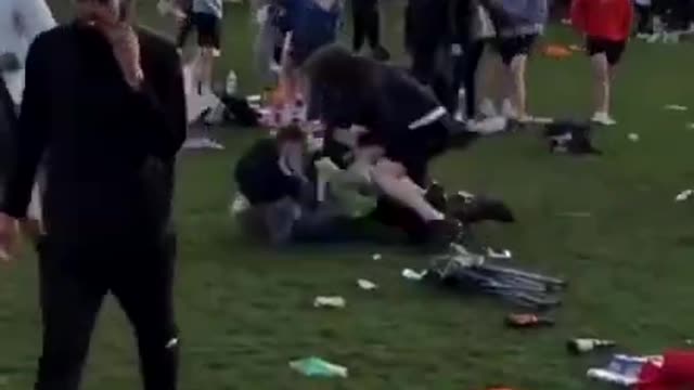 A massive brawl happened in Edinburgh yesturday_2