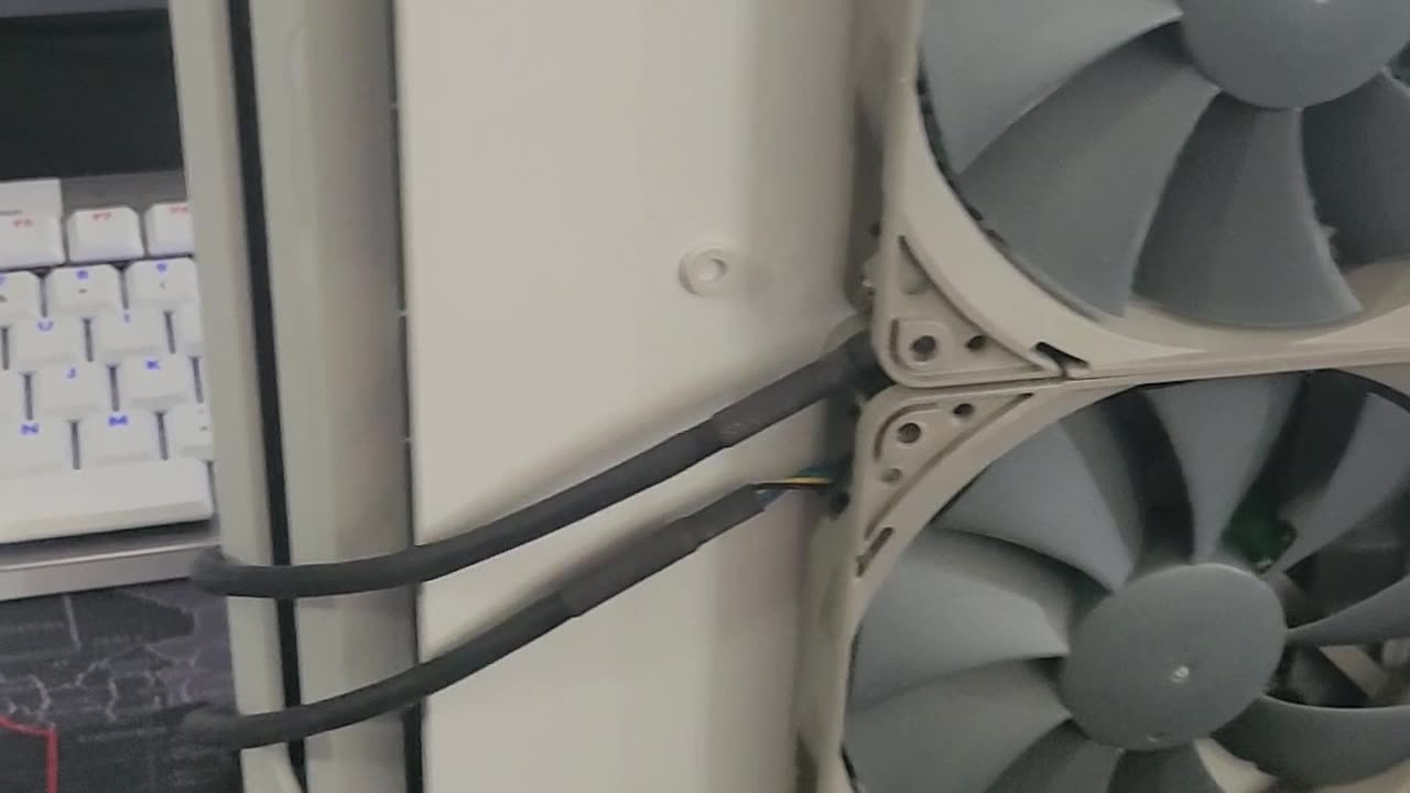 ps4 modded/jailbreak 9.00 with 120 mm fans on it to keeps it cool :)