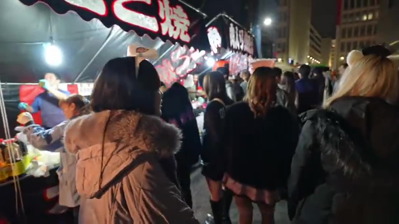 A Midnight Event in Tokyo's Kabukicho With 3 Japanese Girls