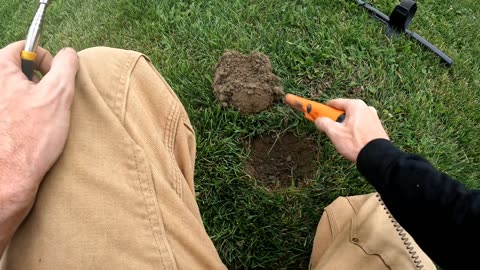 Finding SILVER and JEWELRY while metal detecting a local park