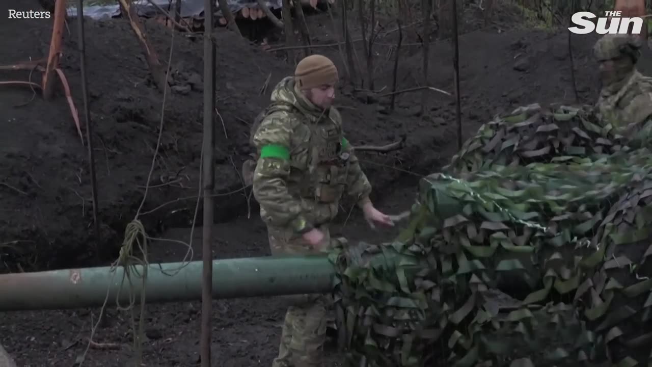 Ukrainian soldiers fire howitzer repeatedly at Russian infantry near Bakhmut