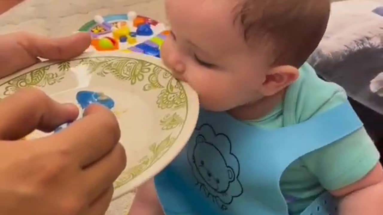 She will eat the plate😄📽️