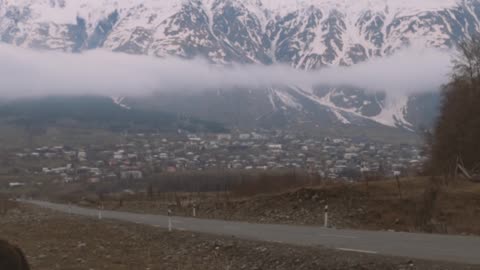 HORSE IN SNOW MOUNTAIN