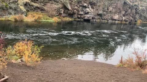 Central Oregon – Steelhead Falls – Walking down to River Shoreline – 4K