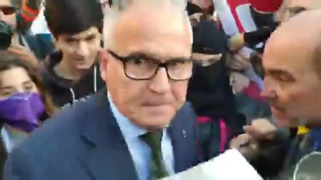 Comandos del separatismo agreden y escupen a Josep Bou Vila en Barcelona