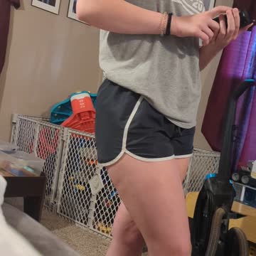 Jozalyn learns about AM/FM radios