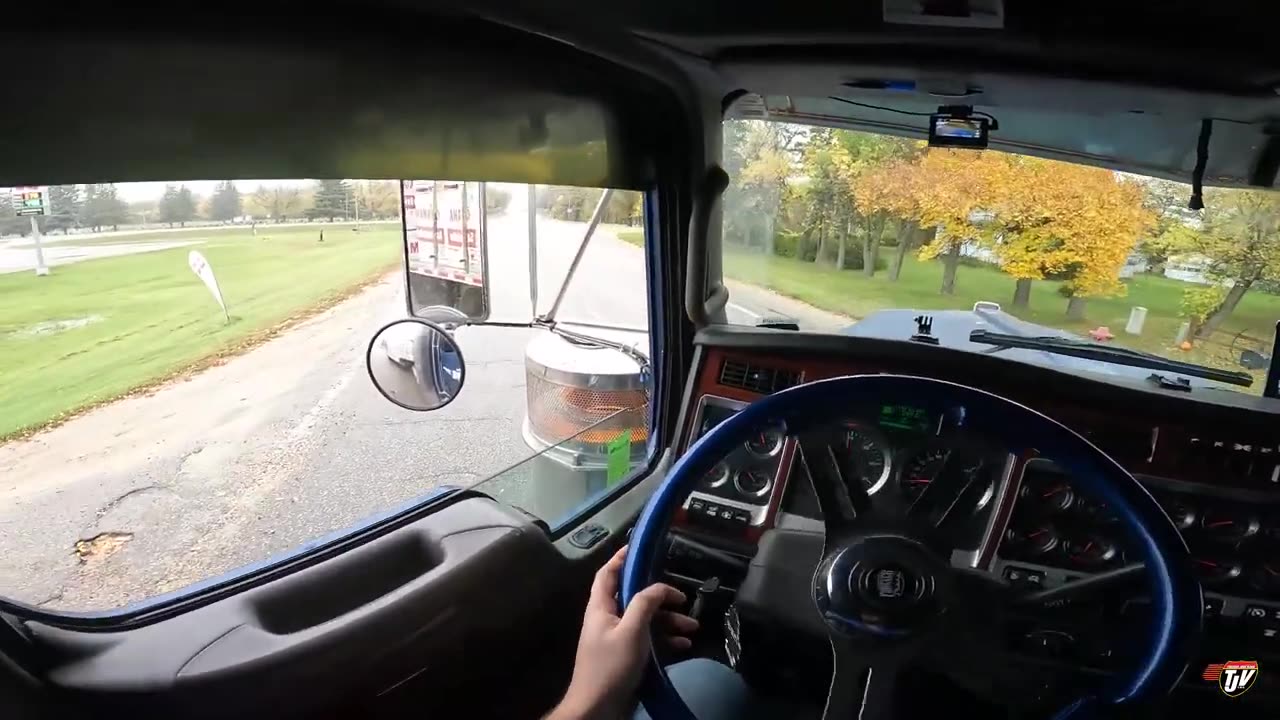 FALL IS HERE | My Trucking Life | Vlog #2896