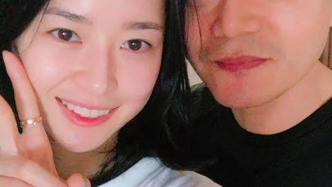 Hello Venus' Nara Snaps A Photo With Her Good-looking Dad!