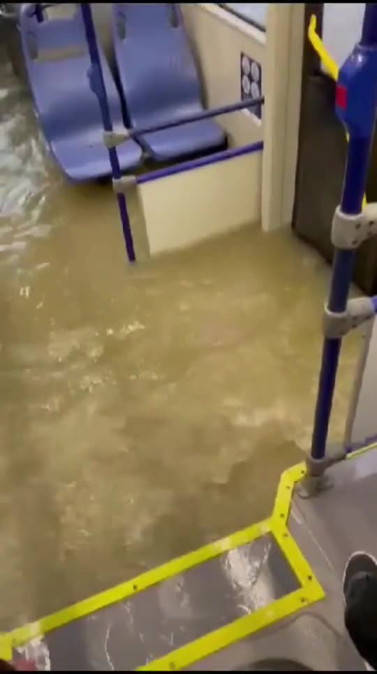 Video: Inundación en bus de Transcaribe