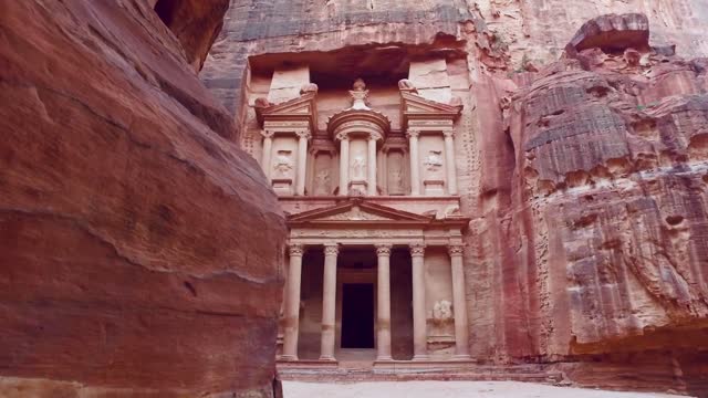 ا The Pink City is located in southern Jordan