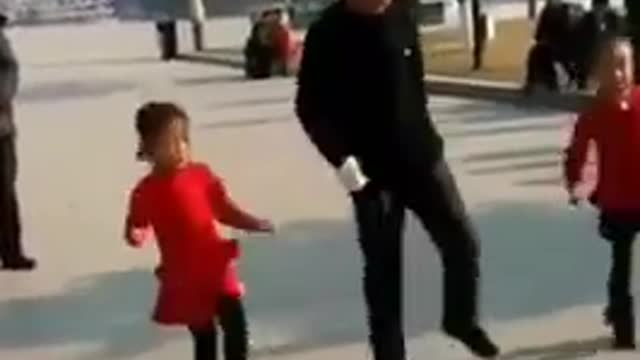 90 years old Man dancinha with his granddaughters