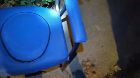 2023-01-04 (3) - Chaise-chiotte ou fauteuille gaming hardcore ? - Twitch Decheterie (clip)