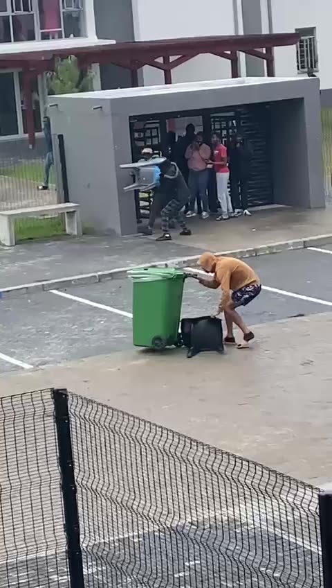 CPUT shut down: Buildings, vehicles torched in mass student protests