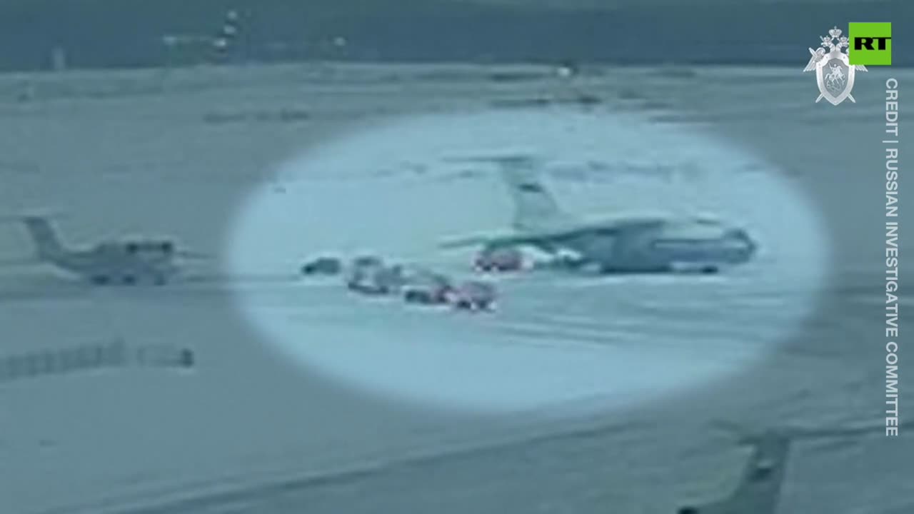 Ukrainian prisoners board the Il-76 before it crashes #shorts #viral