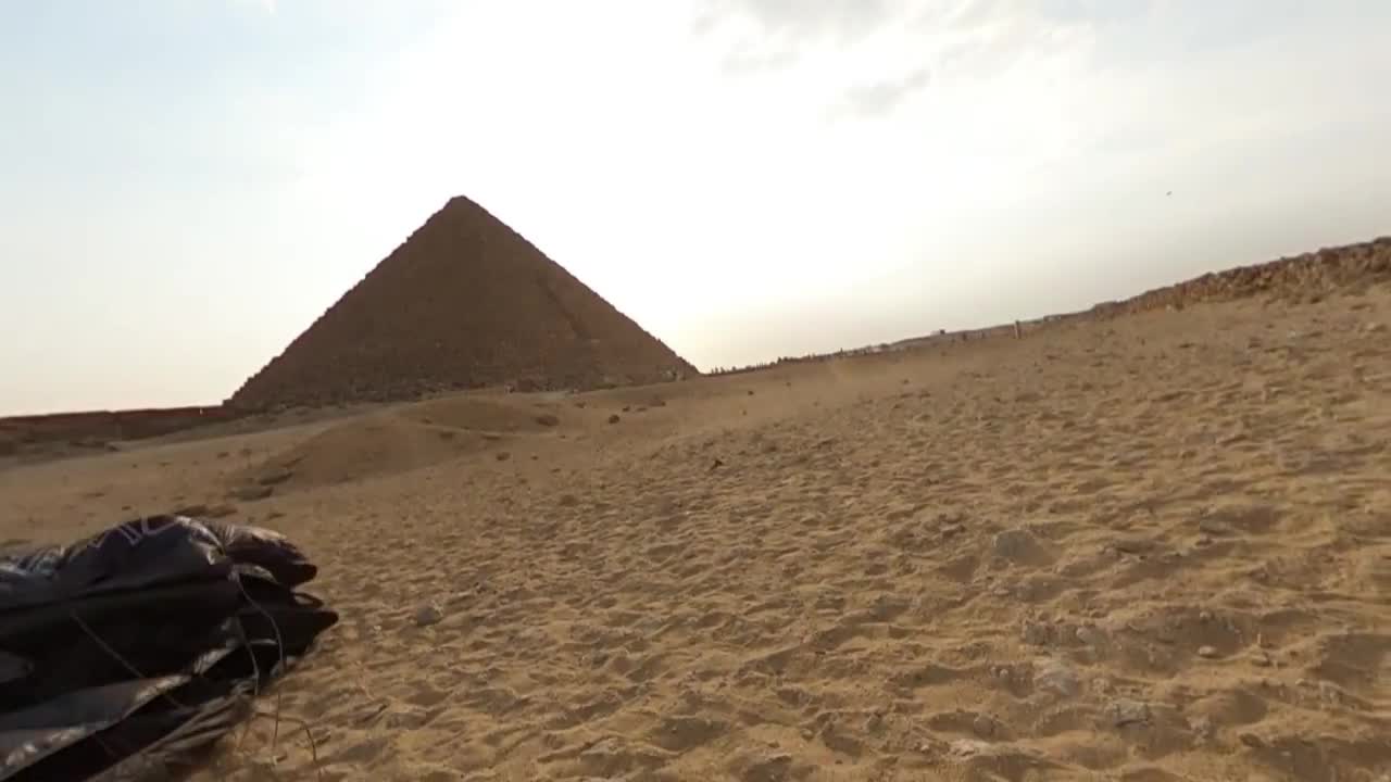 Khafre Egyptian Pyramid Flyby VR 360