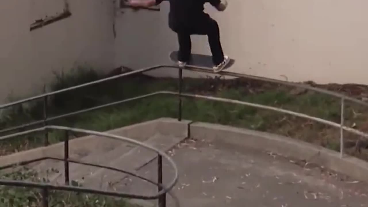 Extreme Sport | Skateboard turn down the turning stairs