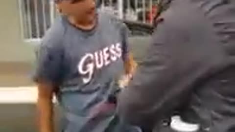 Two drunks having a punch up 😲