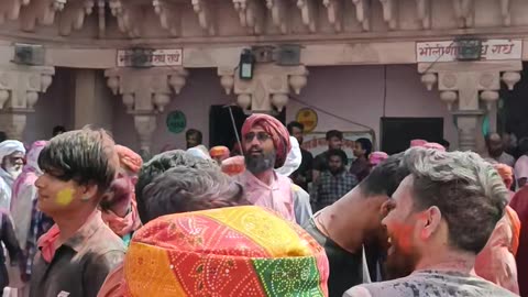 Nandgaon Holi Mein Ajeeb Harkat