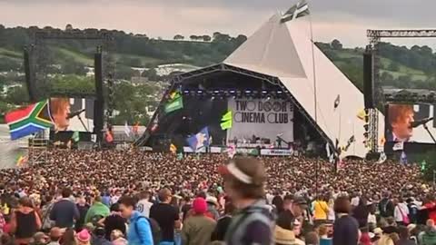 Glastonbury 2015 sells out in under 30 minutes