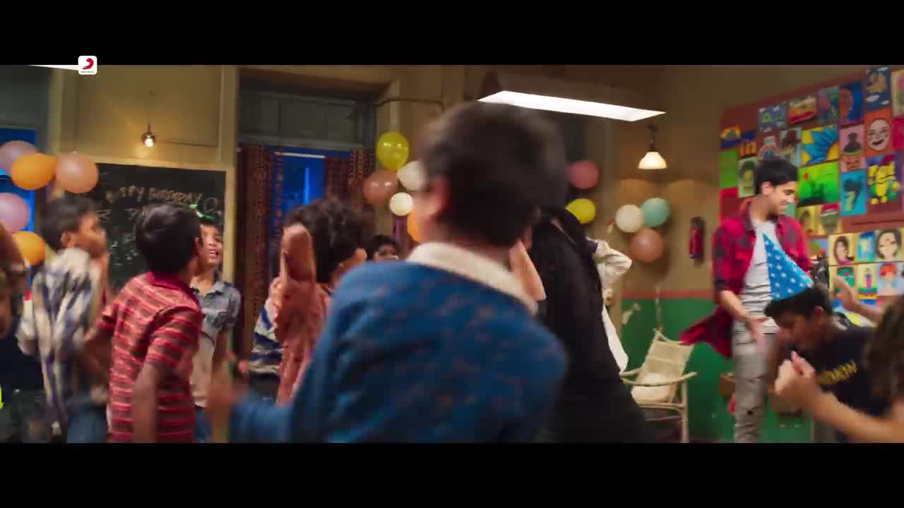 Chikni Chameli - Scene from the Movie 'Brahmāstra' - Ranbir Kapoor - Alia Bhatt - Shreya Ghoshal