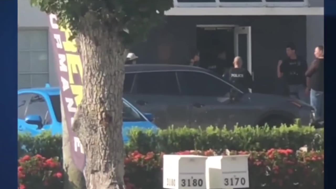 At Least 25-30' IRS Agents in Tactical Gear Raid Business in Stuart, Florida