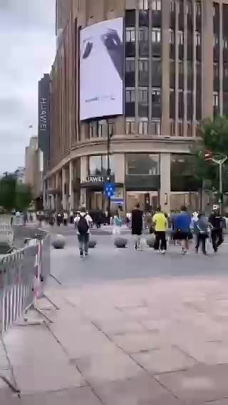 🇨🇳 Empty Apple Inc vs Huawei store in China | Check Description