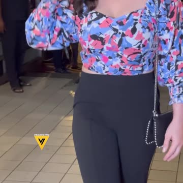 Zareen Khan Looks Hot 🔥