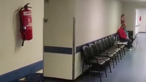 Νερά στάζουν από το ταβάνι του πανεπιστημιακού γενικού νοσοκομείου Πάτρας!