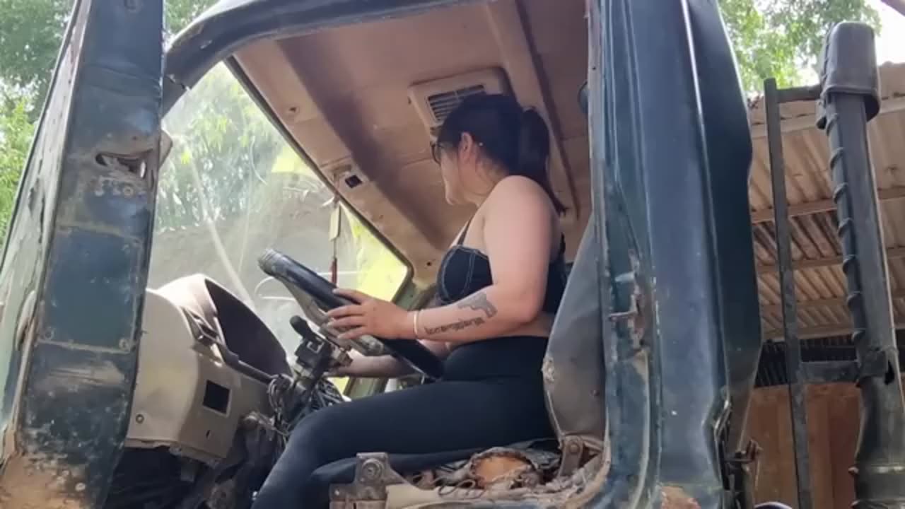 Girl repairs heavy trucks at home | Machine repair genius | Engine repair |Loan - Mechanical