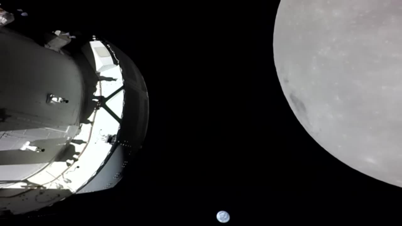 Earth sets as Orion prepares for outbound power flyby.