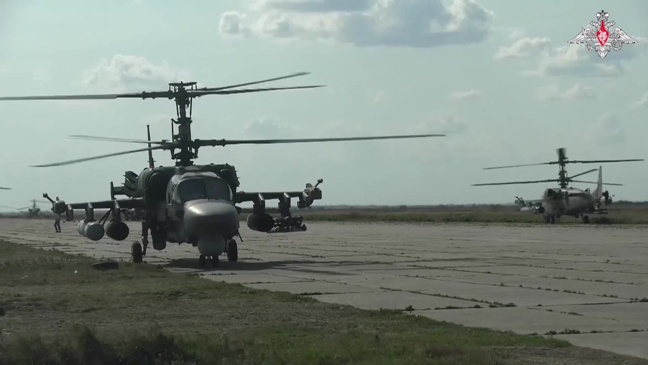 Helicópteros Jacaré russos em ação durante o fumo...