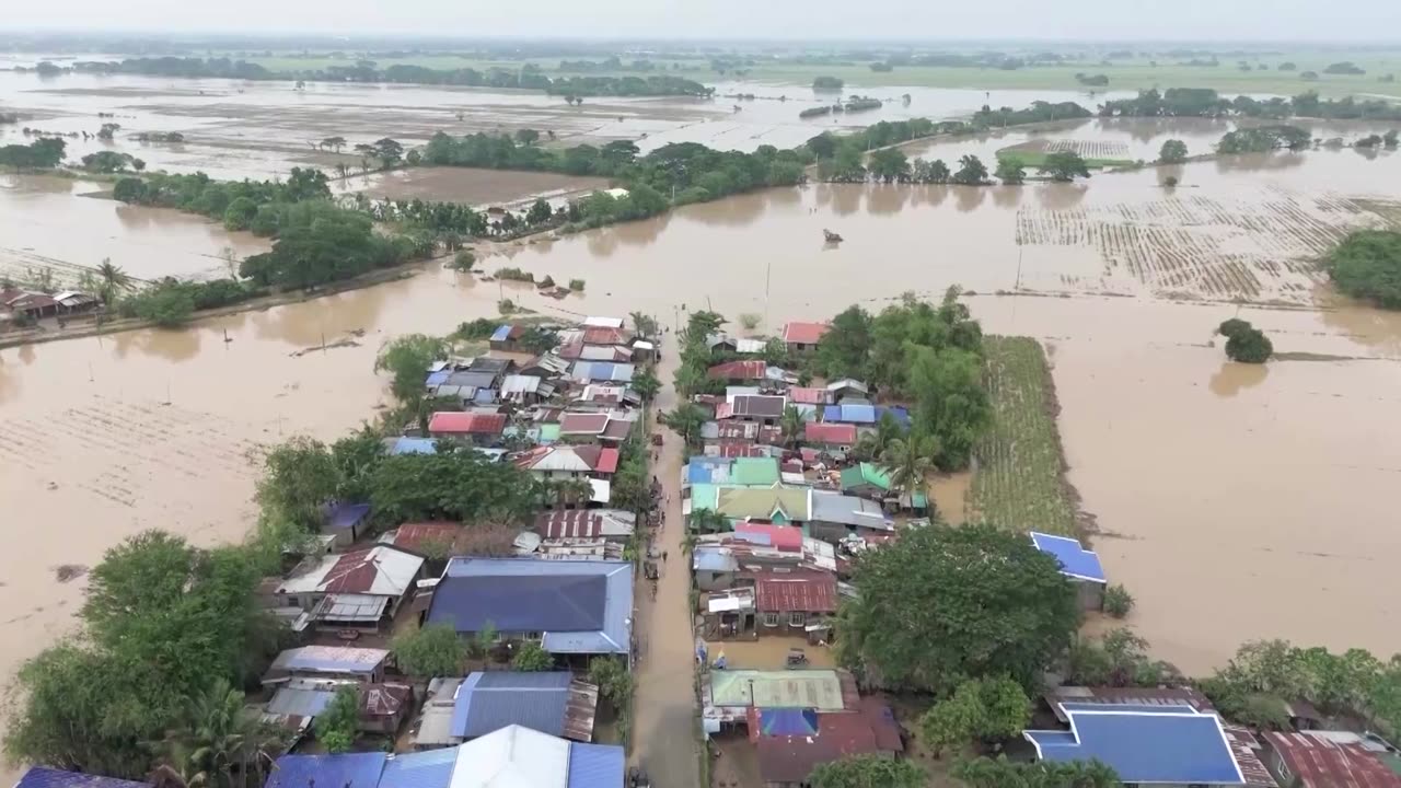 Low-lying towns in Philippines flooded as typhoon Man-Yi departs