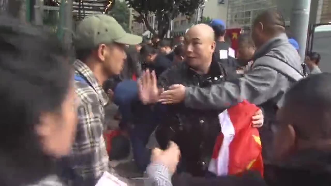 Fierce clashes erupt between CCP supporters and anti-CCPers