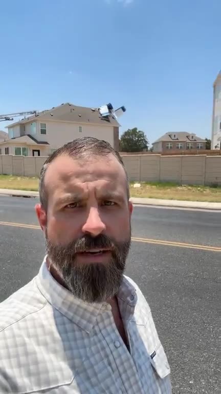 Small aircraft crashes into vacant Texas home, three passengers injured