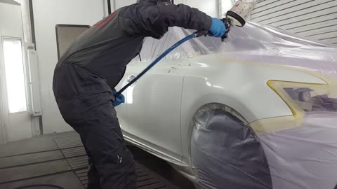 Car painting: lexus white pearl