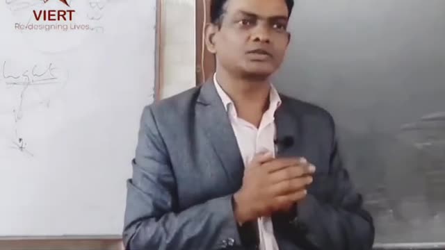 आगे बढ़ते जाने से रास्ते दिखने लगते हैं, खड़े रहने से नहीं #secretofsuccess #viral #viralvideo #life