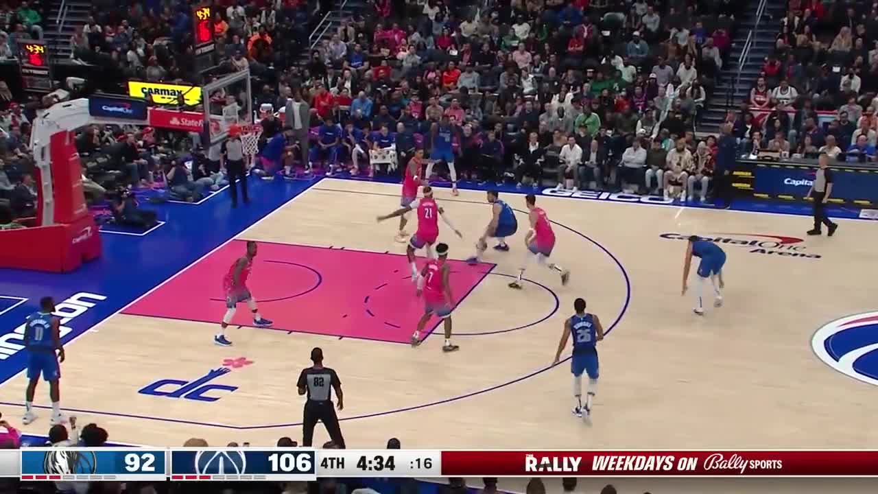 Luka Doncic making the defense look silly with this dime 😅