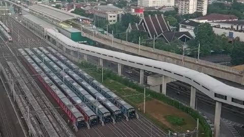 MRT (Mass Rapid Transit/Moda Raya Terpadu) sedang parkir