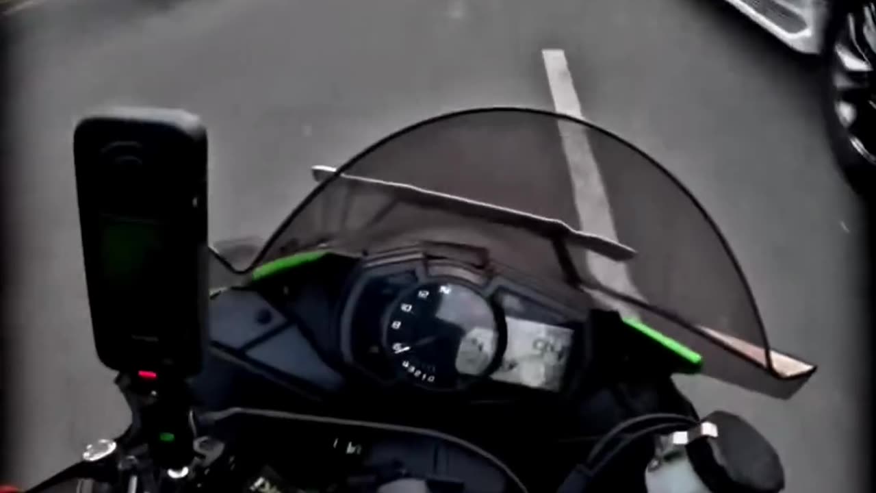 Fun on highways with kawasaki Zx6R