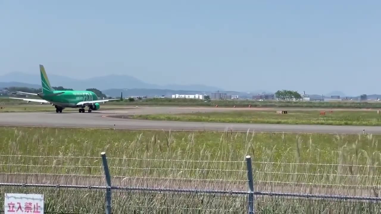 #PlaneTakeOff#AirborneAdventure#SkywardView#AviationMagic#TakeOffThrill#AirborneExperience#Japan#JAL