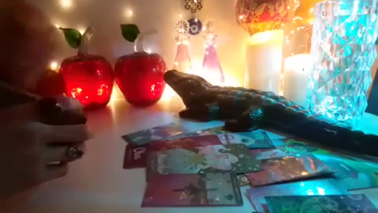 LEO TODO MUNDO QUIERE ESTAR CONTIGO DESCONTROL TOTAL HORÓSCOPO TAROT