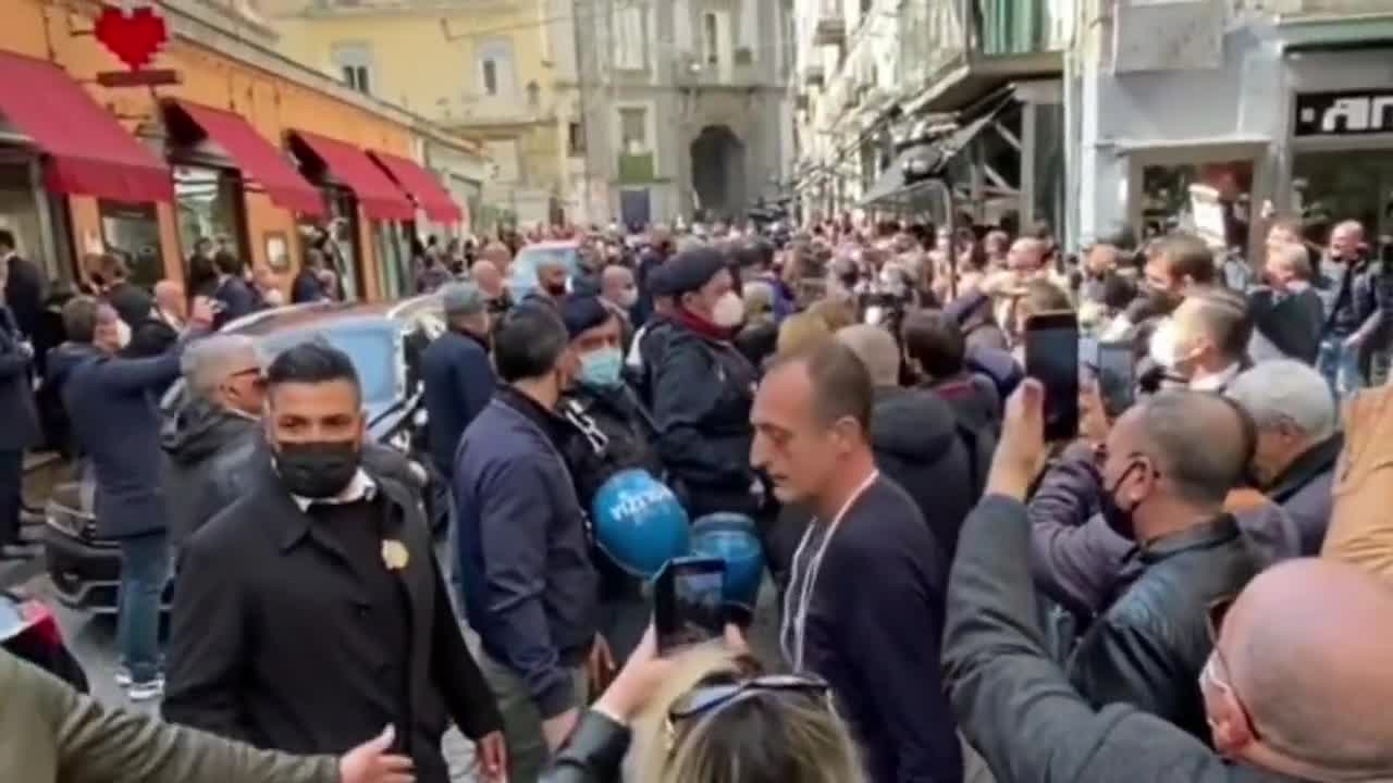 Protesters to Italian PM Draghi: "Vaccinate this cock, piece of sh#t, assassin... f#ck you!"